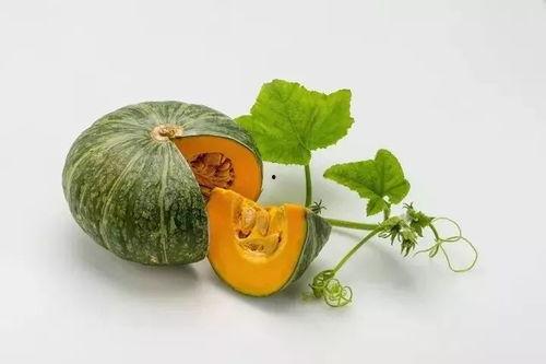 伊犁女的吃瓜,揭秘新疆美食背后的故事